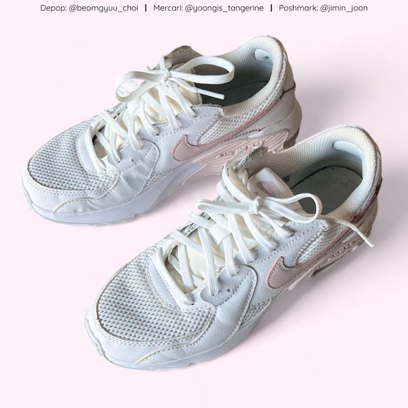 Pink and white Nike Air Max Excee shoes - Picture 3 of 7